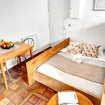 Bnbnova - Charming Near Notre-dame & Marais Apartment *