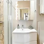 Bnbnova - Charming Near Notre-dame & Marais Apartment